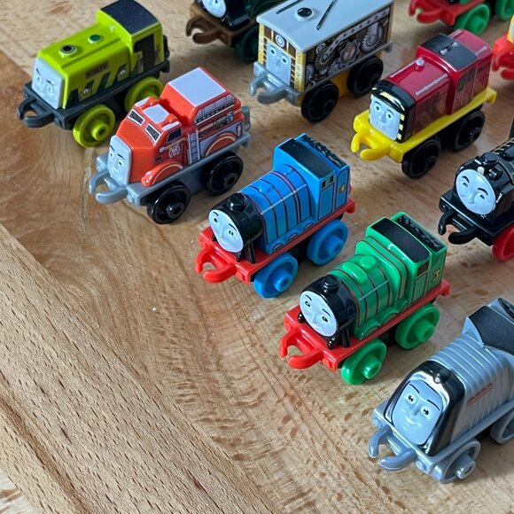 Thomas & Friends Toy Trains MINIS Mixed Train Lot - Picture 2 of 6